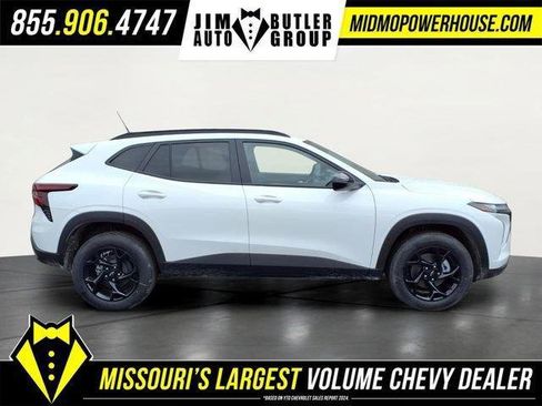 New 2026 Chevrolet Trax LT w/ Driver Confidence Package FWD image 2
