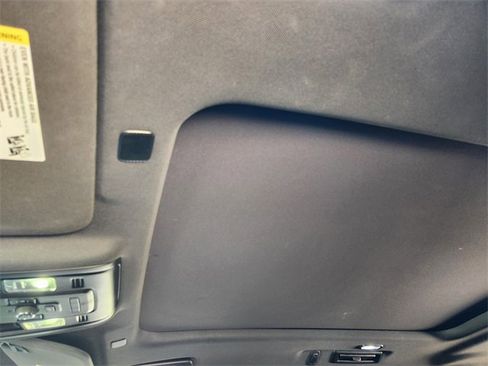 Used 2021 GMC Yukon SLT w/ SLT Premium Package image 25