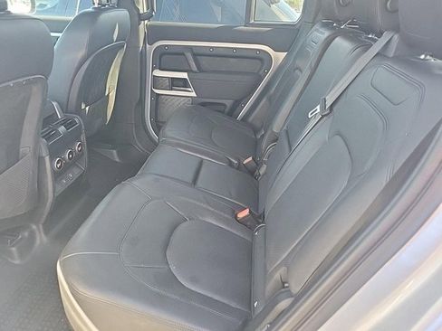 Used 2023 Land Rover Defender 110 SE image 4