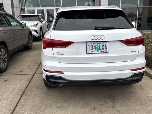Used 2022 Audi Q3 2.0T Premium w/ Convenience Package image 3