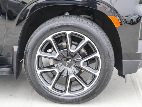 Used 2024 Chevrolet Suburban RST w/ Luxury Package AWD/4WD image 10