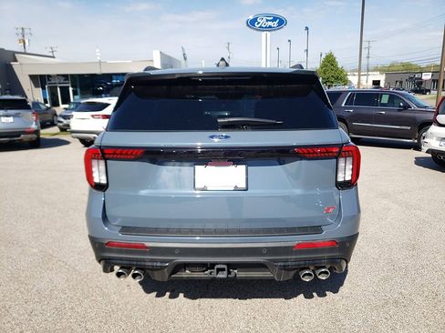 Used 2025 Ford Explorer ST AWD/4WD image 4