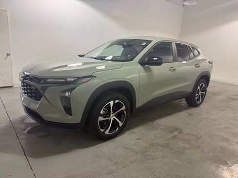 Certified 2024 Chevrolet Trax RS w/ Sunroof Package image 3