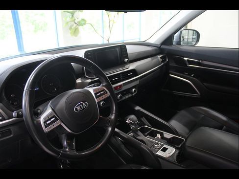 Used 2021 Kia Telluride LX AWD/4WD image 13