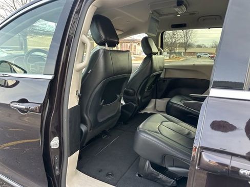 Used 2017 Chrysler Pacifica Touring-L image 23