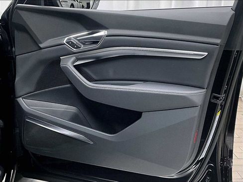 Used 2022 Audi e-tron Premium Plus image 29