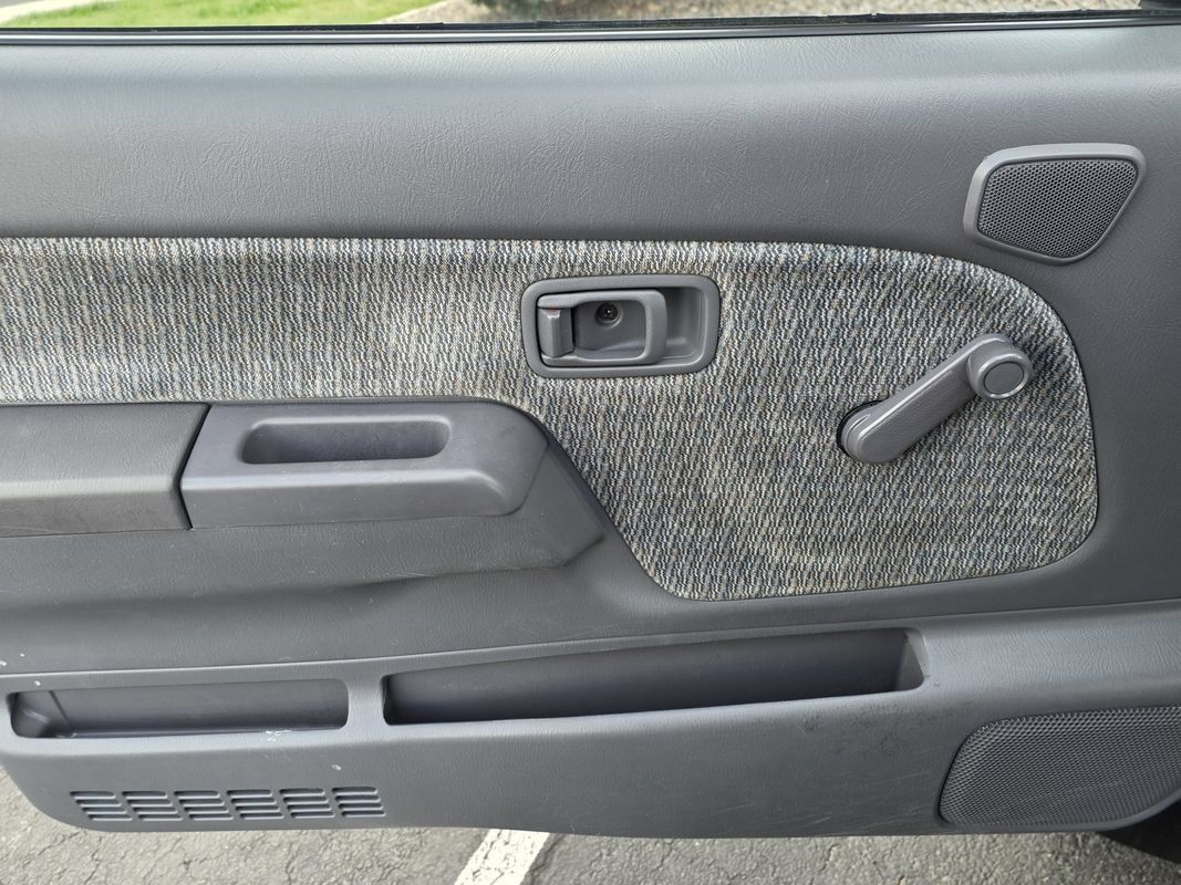 Used 1998 Nissan Frontier XE AWD/4WD image 9