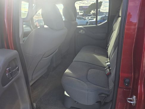 Used 2018 Nissan Frontier SV image 12