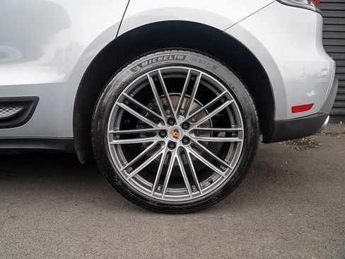 Certified 2026 Porsche Macan AWD/4WD image 25