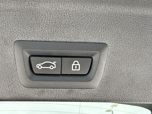 Used 2022 BMW X6 M50i w/ Executive Package image 10