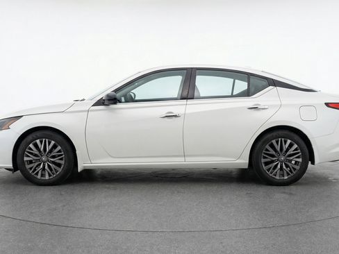 Used 2025 Nissan Altima 2.5 SV image 5