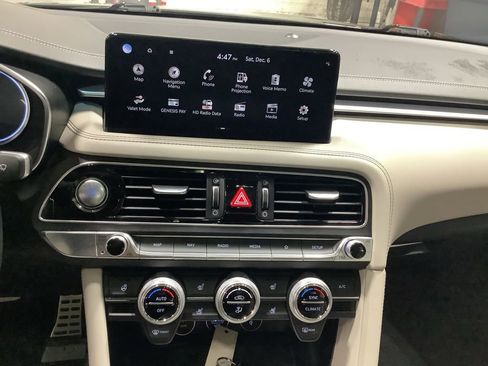 Used 2023 Genesis G70 3.3T w/ Sport Prestige Package image 12