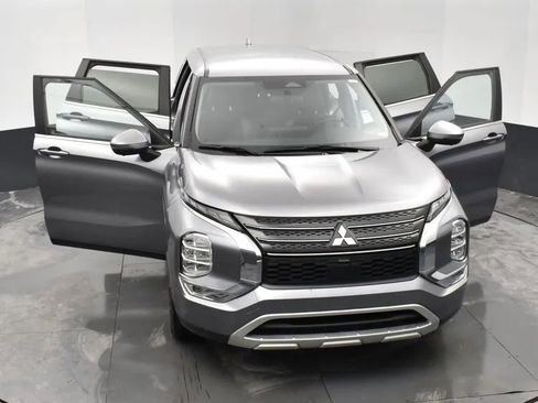 Used 2024 Mitsubishi Outlander FWD image 10