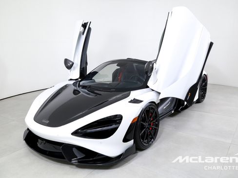 Used 2022 McLaren 765LT image 6