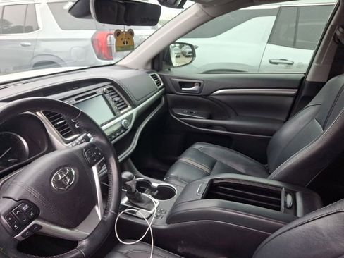 Used 2017 Toyota Highlander SE FWD image 9