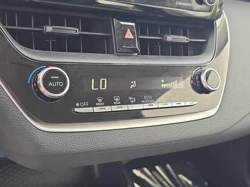 Used 2022 Toyota Corolla LE FWD image 24