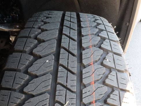 New 2025 GMC Sierra 1500 Elevation image 17