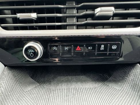 Used 2025 Ford Explorer Active image 25