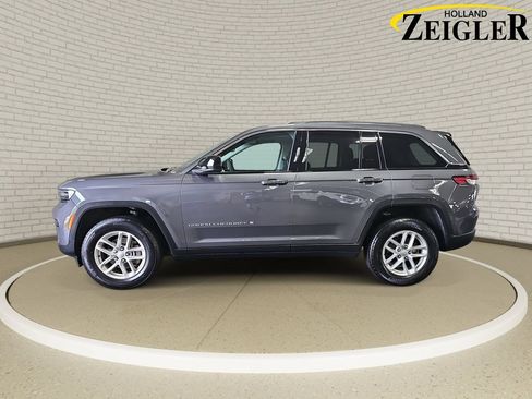 Used 2023 Jeep Grand Cherokee Laredo X AWD/4WD image 8