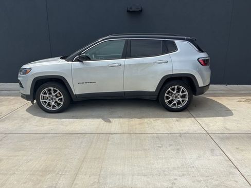 Used 2025 Jeep Compass Limited image 7