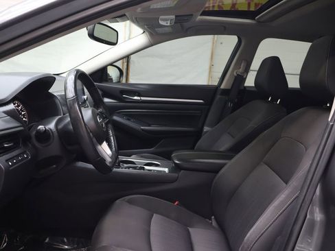 Used 2019 Nissan Altima 2.5 SV FWD image 17