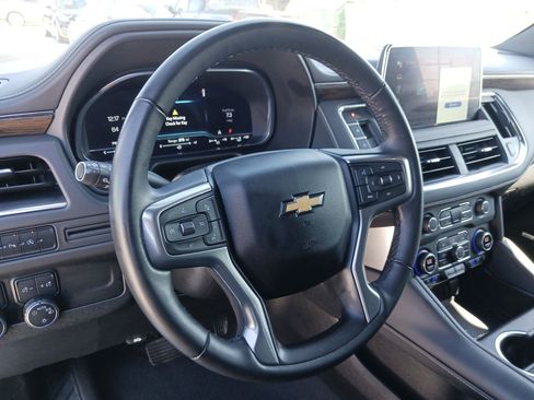 Used 2023 Chevrolet Suburban Premier image 16