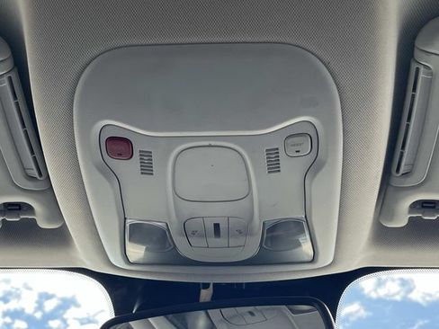 Certified 2022 Jeep Renegade Latitude w/ Convenience Group AWD/4WD image 41