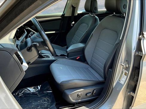 Used 2025 Volkswagen Jetta SE FWD image 22