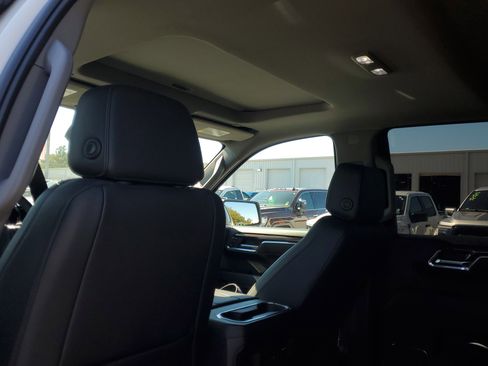 Used 2024 Chevrolet Silverado 1500 LT Trail Boss w/ Convenience Package II image 15