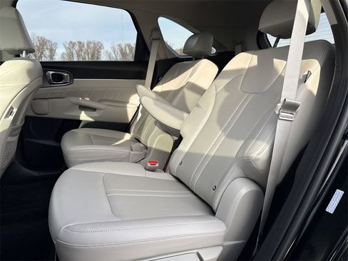 Used 2025 Kia Sorento SX image 25