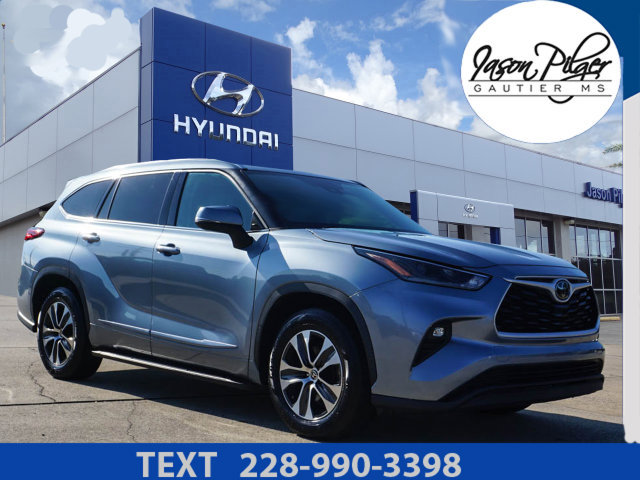 Used 2021 Toyota Highlander XLE FWD image 1