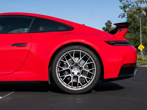 Used 2025 Porsche 911 Carrera RWD image 11