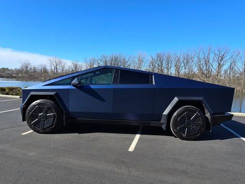 Used 2025 Tesla Cybertruck AWD Crew Cab image 11