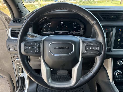 Used 2022 GMC Yukon XL Denali image 34