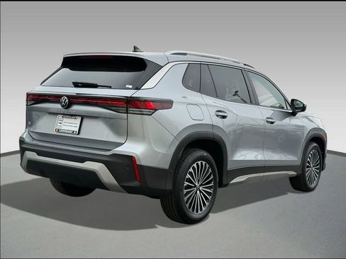 Used 2025 Volkswagen Tiguan S image 4