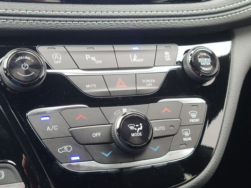 New 2026 Chrysler Pacifica Select FWD image 22