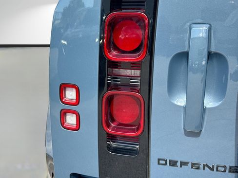 Used 2024 Land Rover Defender 110 X-Dynamic SE AWD/4WD image 10