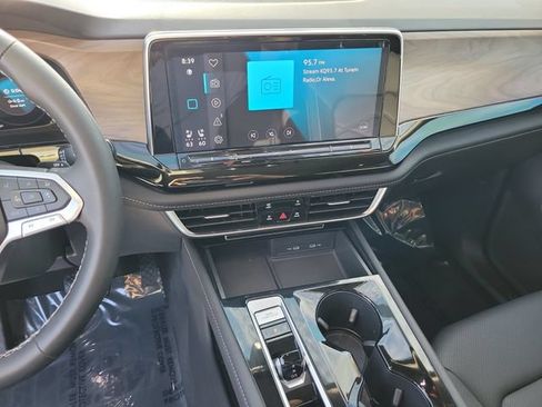 Certified 2024 Volkswagen Atlas SE FWD image 25
