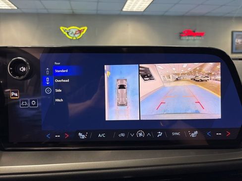 New 2026 Chevrolet Traverse LT w/ Sun and Wheel Package FWD image 38