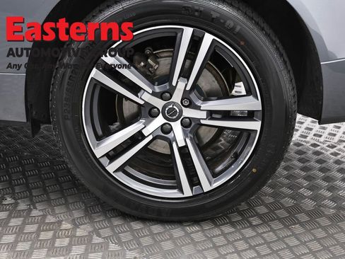 Used 2019 Volvo XC60 T6 Momentum w/ Premium Package image 34