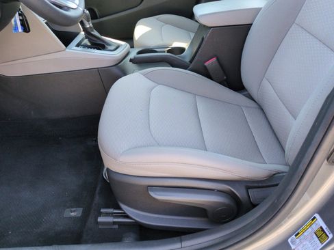 Used 2019 Hyundai Elantra SE FWD image 13