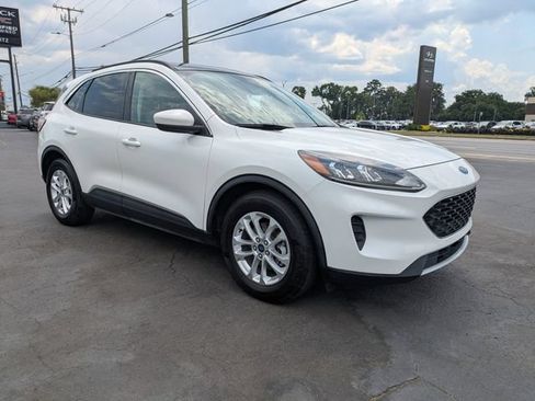 Used 2020 Ford Escape SE FWD image 3