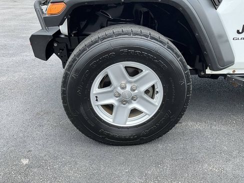 Used 2020 Jeep Gladiator Sport w/ Quick Order Package 23S AWD/4WD image 16
