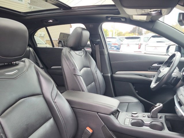 Used 2021 Cadillac XT4 Premium Luxury AWD/4WD image 4