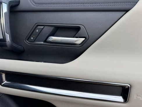 Used 2026 GMC Hummer EV SUV image 24