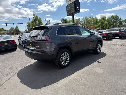 Used 2019 Jeep Cherokee Latitude Plus AWD/4WD image 8