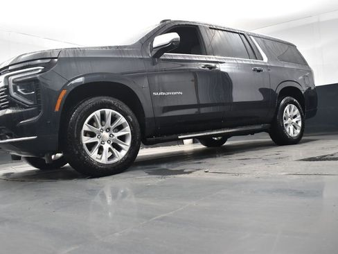 Used 2025 Chevrolet Suburban Premier image 24