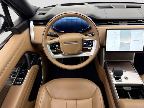 Certified 2025 Land Rover Range Rover SE AWD/4WD image 10