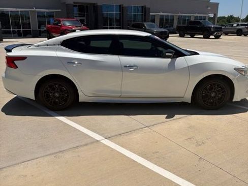 Used 2016 Nissan Maxima SR w/ Interior Lighting Package FWD image 7