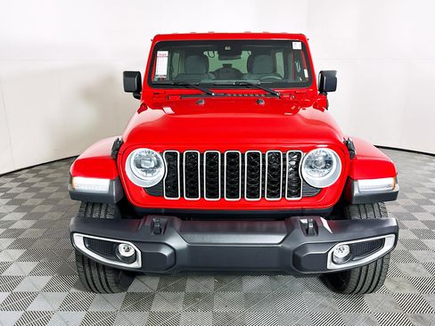 Used 2025 Jeep Wrangler Sahara image 8